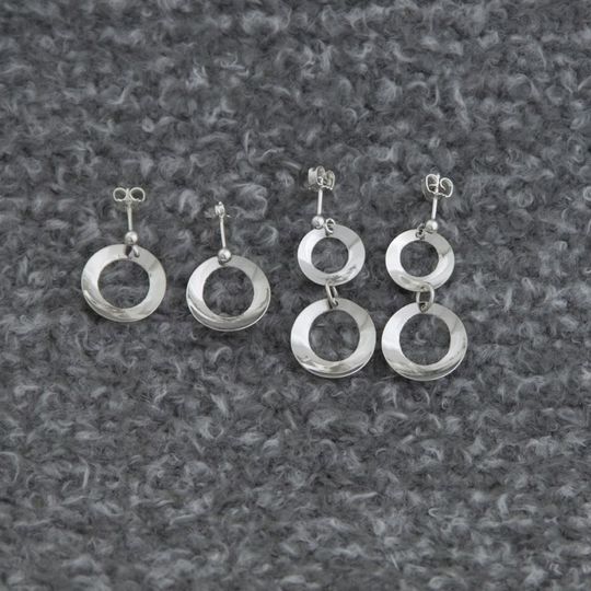 Øredobber i sølv med enkel og dobbel ring. finnes også m/skrue.